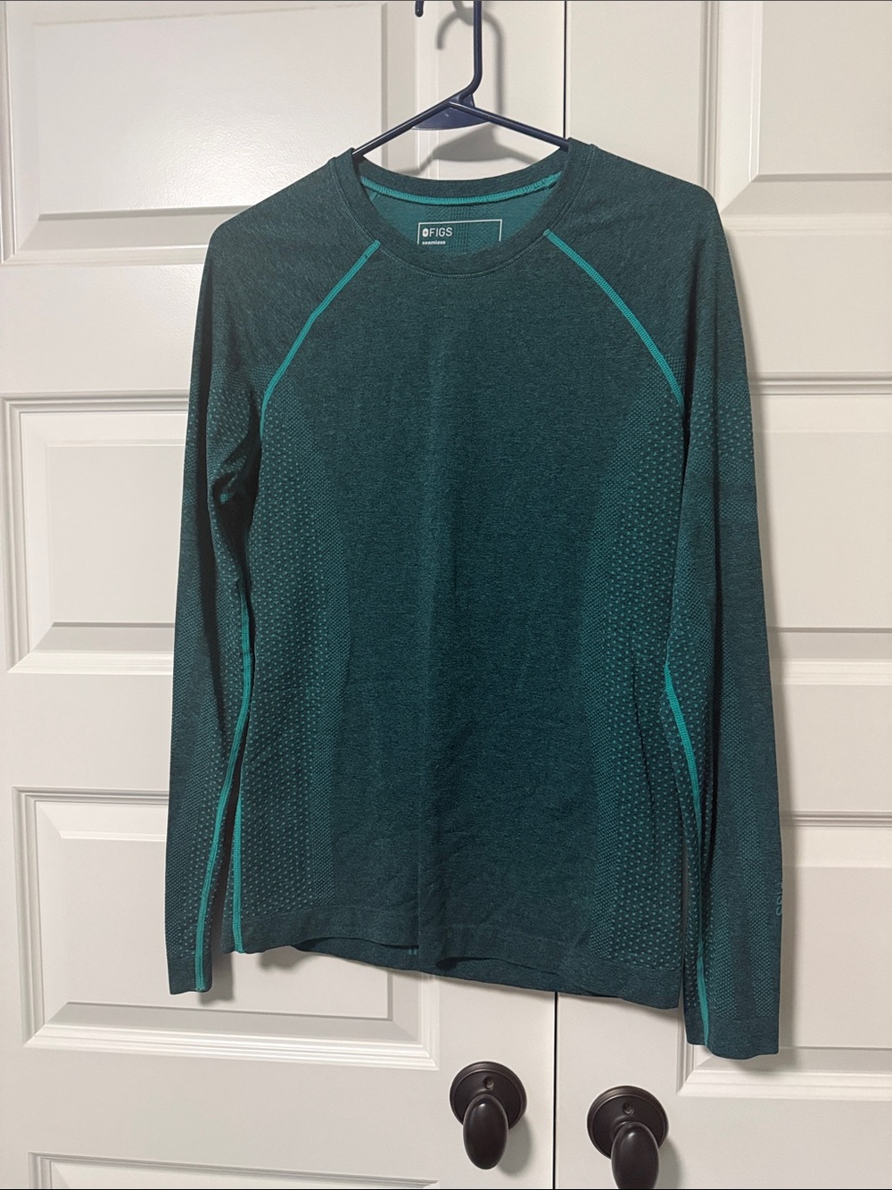Figs women’s Long-Sleeve Performance Top - Teal